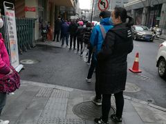 长队已排到中医院后门出口处了-吴山烤禽 (吴山路店)