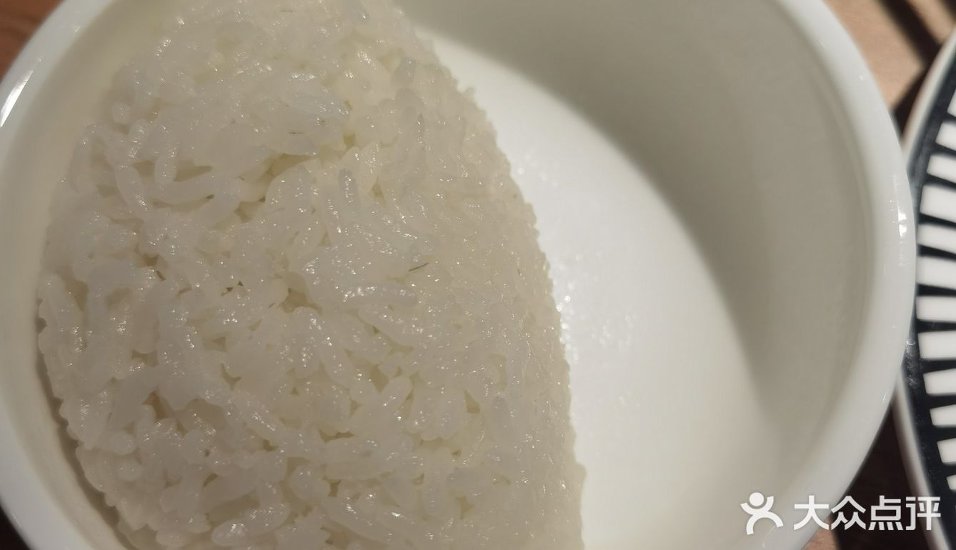 又软又黏，巨好吃。「五常大米」现在可以点半份