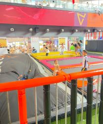 -袋鼠王蹦床公园(中信泰富万达广场嘉定新城店)