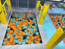 -蹦贝运动中心·蹦床·攀岩·闯关(龙岗店)