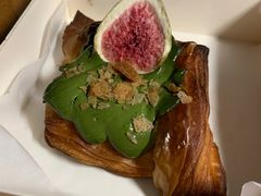 -天井·丑面包搭咖啡