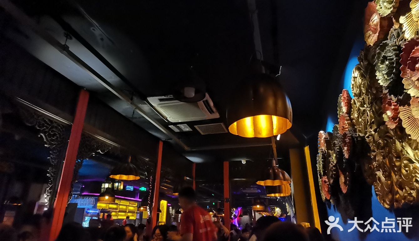 海伦司 | 陪我走过三个春夏秋冬的小酒馆