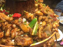 -沪小二炭火蛙锅(淮海中路美食不夜城店)
