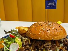 菌菇肥牛汉堡-简荟厨·西式简餐(花都雅乐城店)