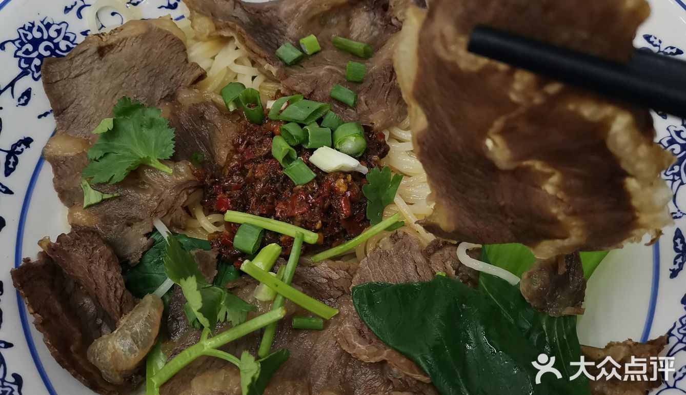 黄辛一牛肉拉面做好会叫号去端，全程都很速度