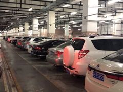 -虹桥火车站-停车场