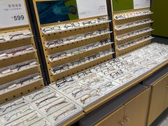 -LOOK眼镜·蔡司依视路配镜(宝山万达店)