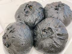 黑猪肉黑金包-李与白包子铺(桐梓林店)