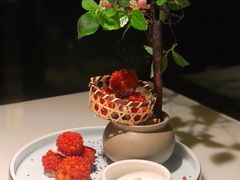杨梅鳕鱼球-柳莺湖上·湖景餐厅·江南菜(西湖店)