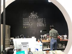 -有猫主题·治愈系猫咖(曾厝垵店)