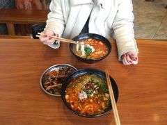 -鸿浩扒猪脚米线