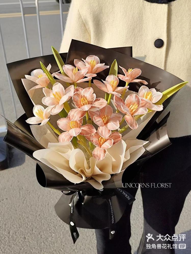 美美的布朗尼郁金香花束