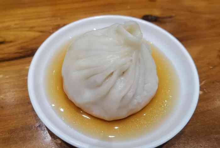 以前叫富春小笼,也不知道什么时候改的名,现在叫富麦小笼,看着和原来