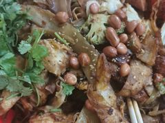 -愉肴麻辣香锅(中山路店)