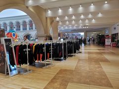 -王府井奥莱临潼小镇(临潼店)