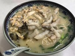 黄鱼蛏子蛤蜊面-明呈黄鱼面馆(斜土路店)
