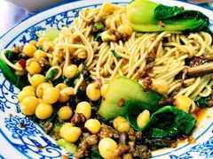 -渝之汇牛肉豌杂面