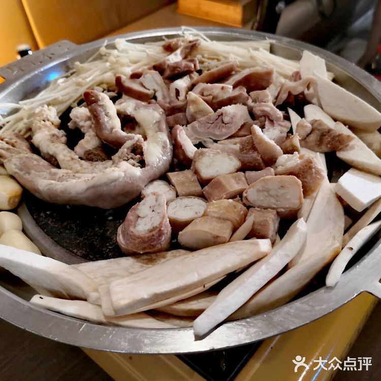 【探店】要排队两个小时才能吃到的牛肠!