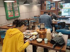 大堂-超越炭火牛蛙火锅鸡(河东店)