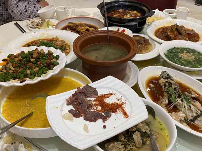 双天酒家-"听说是仁寿本地比较好的一家酒楼,大家喊的.