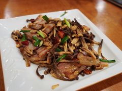 -石磨豆花家常菜·牦牛排土火锅