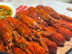 -肥肥虾庄·金牌油焖大虾(汉街SKP店)