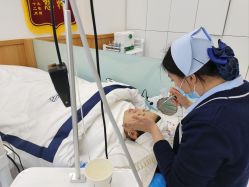 -靓芙泉专研痘痘肌