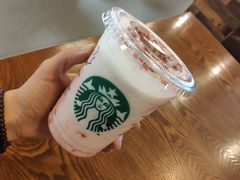 草莓酸奶星冰乐-星巴克臻选(青岛麦凯乐分店)