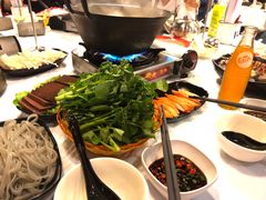 -鲜入围煮花胶鸡海鲜火锅