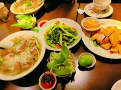 -大头虾越式风味餐厅(光明广场店)