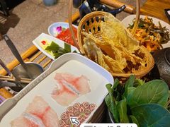 -老牌坊云南鱼豆花火锅(哈西万达店)