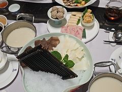 -红鼎豆捞·非遗鲍皇汤火锅(宝丰路店)