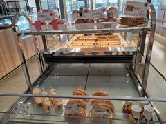 面包甜点陈列柜-顶东面包花园·生日蛋糕(世博店)