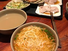 -亮亮面馆(经六路店)
