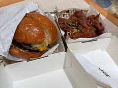 柠香蟹籽牛肉汉堡-JPG canteen(广州乐峰广场店)