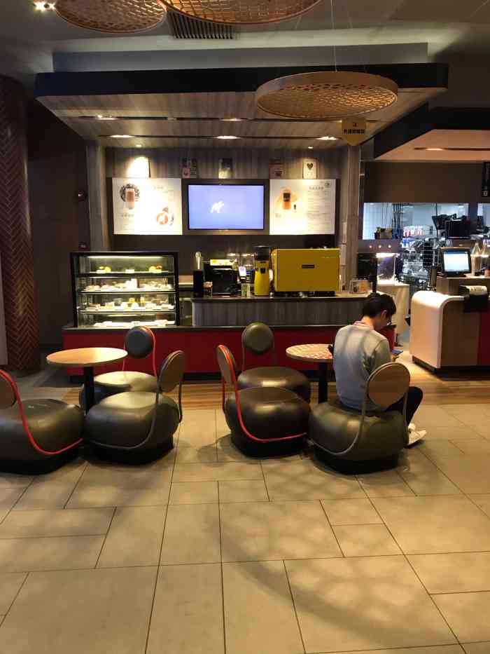 麦当劳(雅居乐国际广场店)-"偶尔不经意看到麦当劳的麦咖啡柜台有这样
