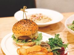招牌牛肉汉堡-UPPER KITCHEN(延安路店)