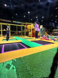 -蹦蹦跳跳(新奥购物中心店)