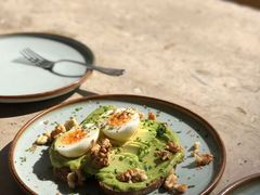 牛油果煮蛋吐司-RAC BAR(安福路店)