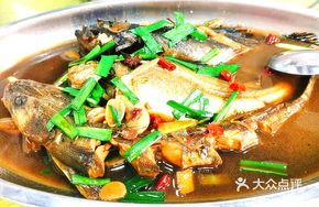 Stewed Mixed Fish in Copper Pot