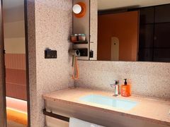 -桔子酒店(上海西藏北路地铁站店)