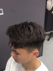 -宫铭烫发染发接发店