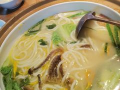 -云海肴·汽锅鸡·云南菜(天山百盛优客店)