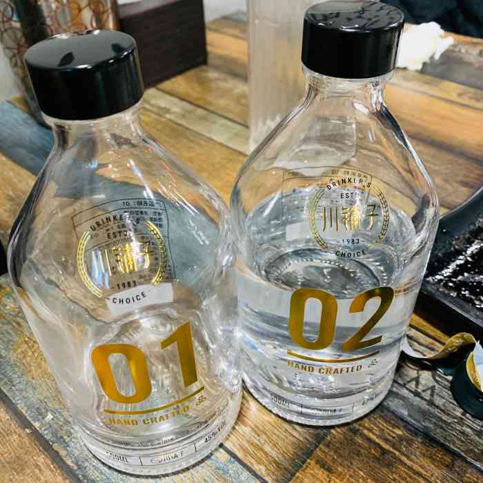 川铺子手工酒-"朋友发现一家极简风格的酒铺子,今天一定要.