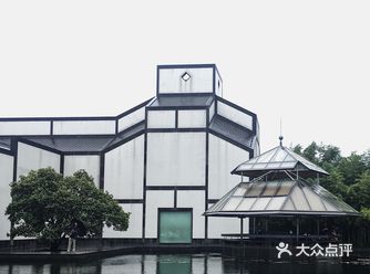 我认为一个地方的博物馆承载着那个地方的历史