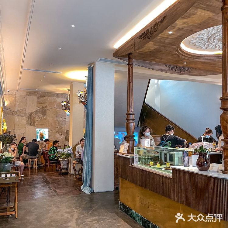 找到一家法里法气的咖啡店