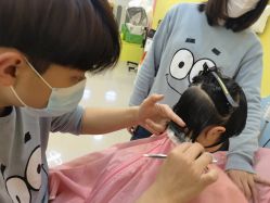 -爆米花儿童美发乐园