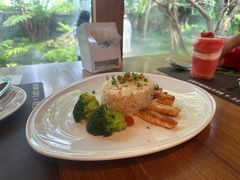 -Chom Cafe and Restaurant