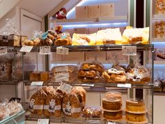 面包甜点陈列柜-上海哈尔滨食品厂(淮海中路店)