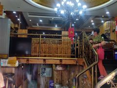 -老东镇啤酒屋海鲜加工·蒸汽海鲜·海鲜烧烤(台东店)